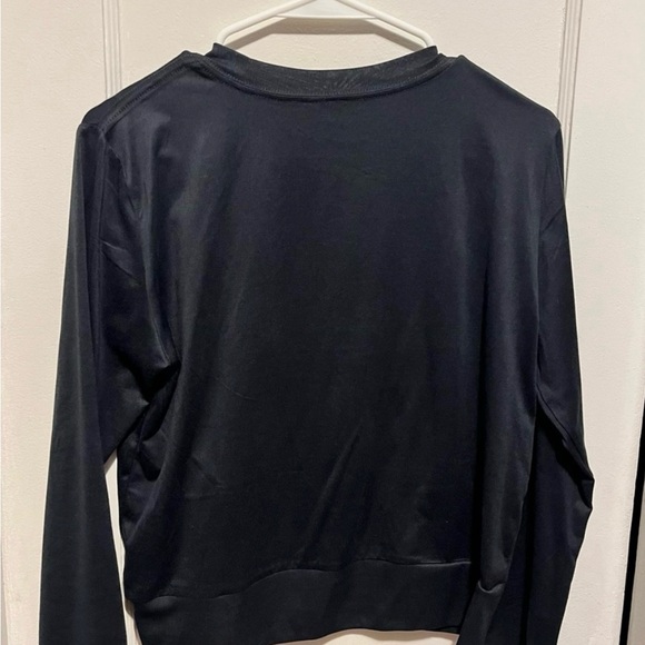 Vuori Women's Black top - Picture 2 of 4